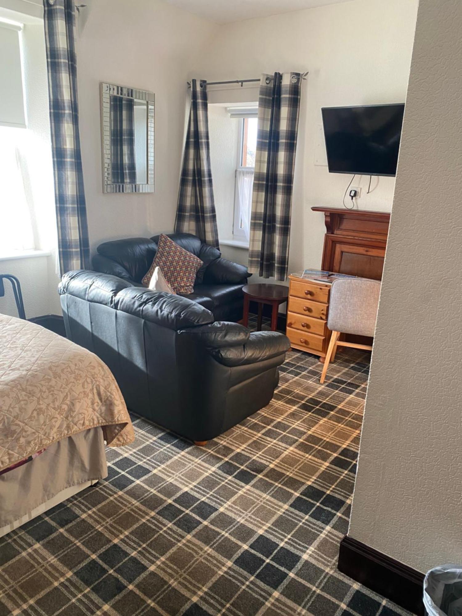 Cromarty View Guest House Accommodations & B&B Дингуолл Экстерьер фото