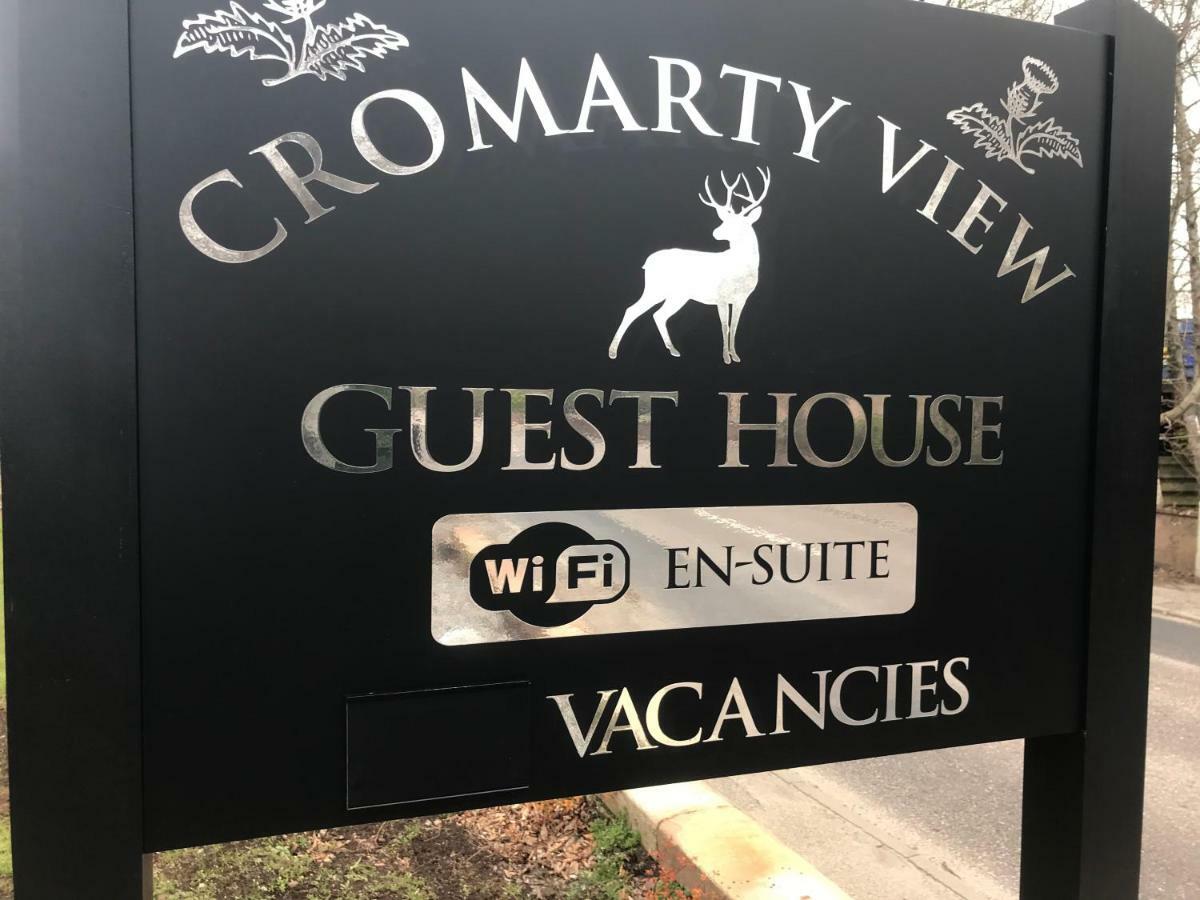 Cromarty View Guest House Accommodations & B&B Дингуолл Экстерьер фото